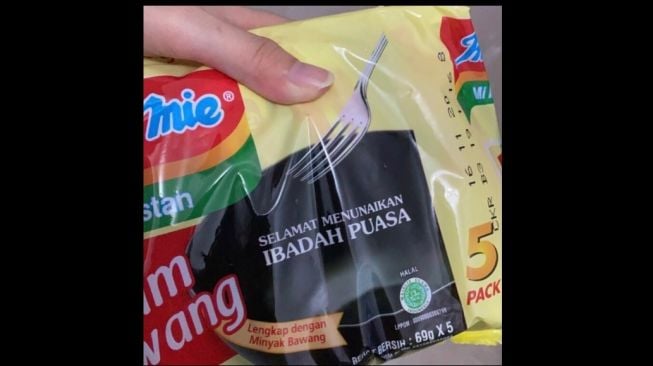 Postingan warganet tampilan bungkus Indomie yang bikin heboh. [Chipstory]