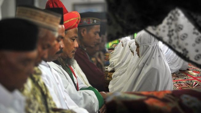 Jemaah Tarekat Naqsabandiyah Tetap Salat Tarawih Berjamaah