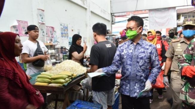 Masuk Pasar Tradisional di Pontianak Wajib Pakai Masker