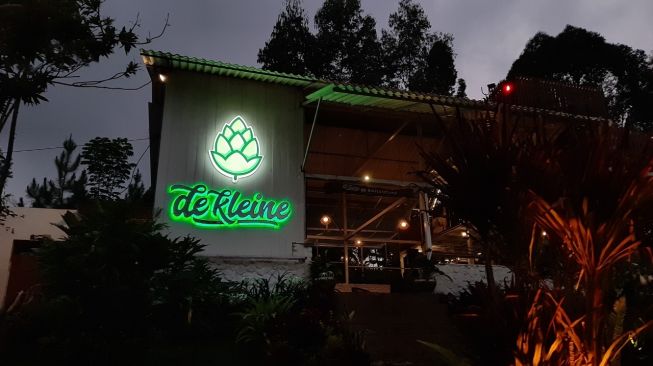 Sejuknya Makan di De Kleine, Restoran Bernuansa Swiss di Kota Batu