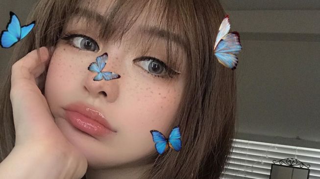 Selebgram Cantik Ini Ungkap Mantan Kerap Pesta Seks, Langsung Dipecat