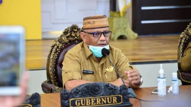 Live Facebook, Gubernur Gorontalo Umumkan Dirinya dan Istri Positif Covid-19