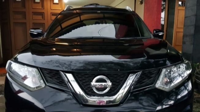 Nissan X-Trail yang dikemudikan Jendral Polisi Erwin (RRI)