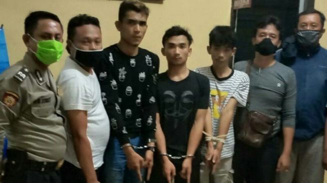 Modus Tuduh Tabrak Anjing, Komplotan Begal Ngaku Polisi Rampok Pengendara