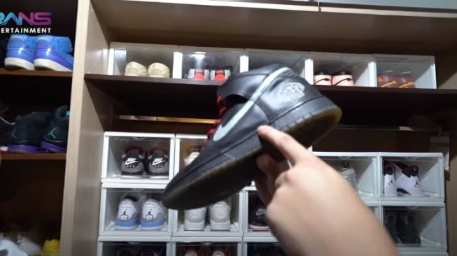 Koleksi sepatu Gading Marten [YouTube/Rans Entertainment]