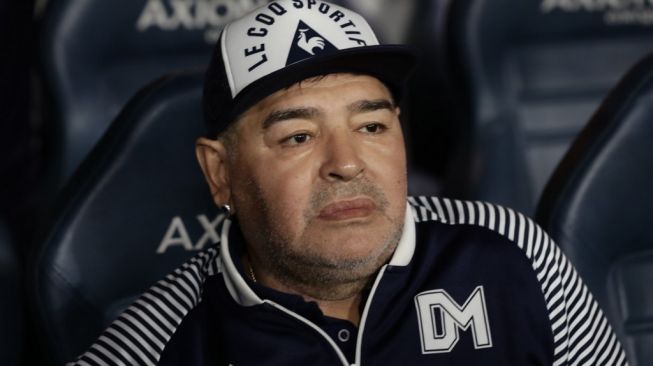 Tanda Tangani Jersey, Maradona Bantu Warga Buenos Aires Terdampak Covid-19