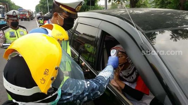 PSBB Sukabumi: Motor Pelat Merah Boncengan Disetop, Penumpang Beda Alamat