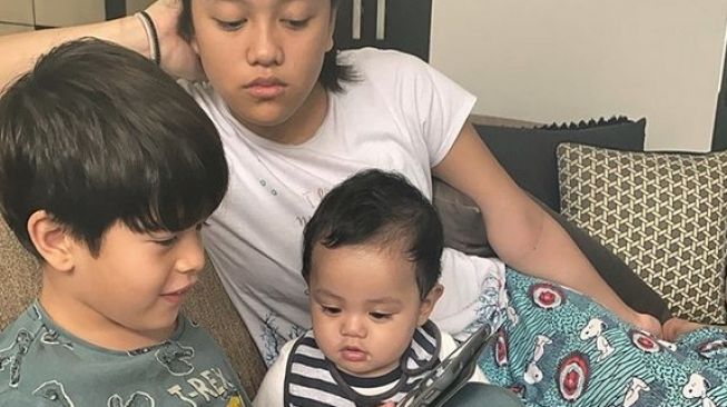  Nikita  Mirzani  Ungkap Anak  Bungsunya Bawa Berkah