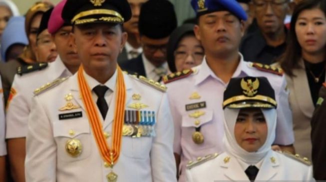 Pelantikan Syahrul-Rahma sebagai Wali Kota dan Wakil Wali Kota Tanjungpinang periode 2018-2023 di Gedung Daerah, (21/9). [Antara/Ogen]