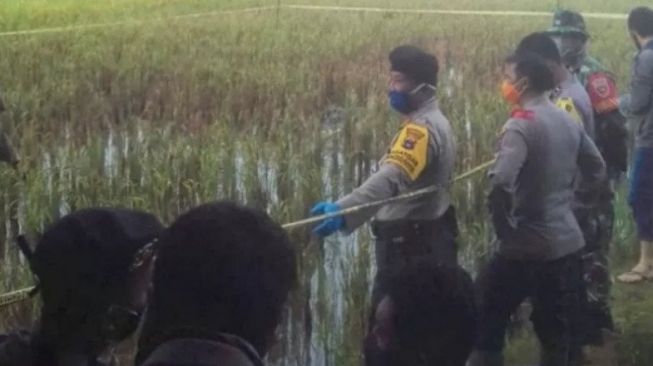 Diduga Berkelahi, Mayat Seorang Remaja Ditemukan di Tengah Sawah