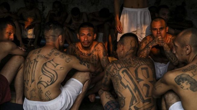 Kondisi para napi di penjara Izalco, barat lau San Salvador, Minggu (26/4/2020). [AFP/Dok. Humas Pemerintah El Salvador]