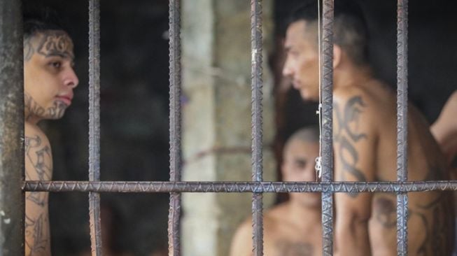 Kondisi para napi di penjara Izalco, barat lau San Salvador, Minggu (26/4/2020). [AFP/Dok. Humas Pemerintah El Salvador]