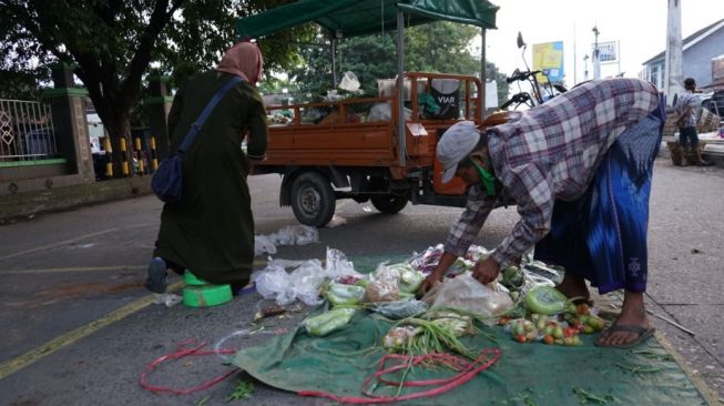 Setelah Pasar Salatiga, Jateng Berlakukan Jaga Jarak di Pasar Bintoro Demak