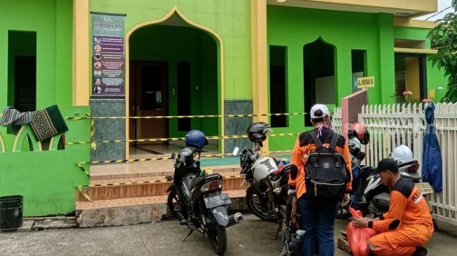 Jemaah Meninggal usai Salat Subuh, Masjid Azzahidin Disemprot Disinfektan