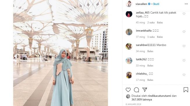 Gaya berhijab Via Vallen [Instagram/@viavallen]