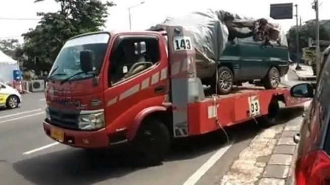 Lagi Pemudik Sewa Truk  Derek  Ketahuan Polisi Disuruh 