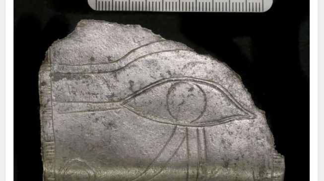 The Eye of Horus, simbol dari pelindung yang sering disertakan sebagai perhiasan jenazah di masa mumifikasi Mesir kuno [Dok Egyptian Ministry of Tourism and Antiquities].