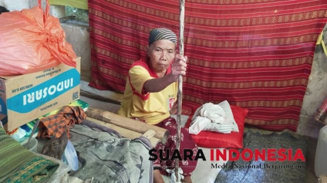 Sebatang Kara saat Wabah Corona, Nenek Sunari Tinggal di Pos Ronda