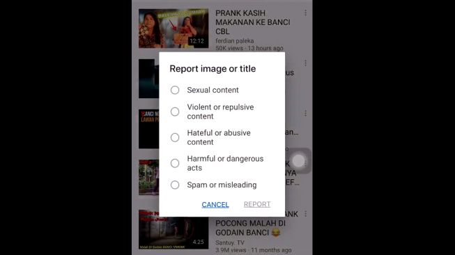 Tutorial melaporkan konten di Youtube. (Twitter/Lini Zurlia)