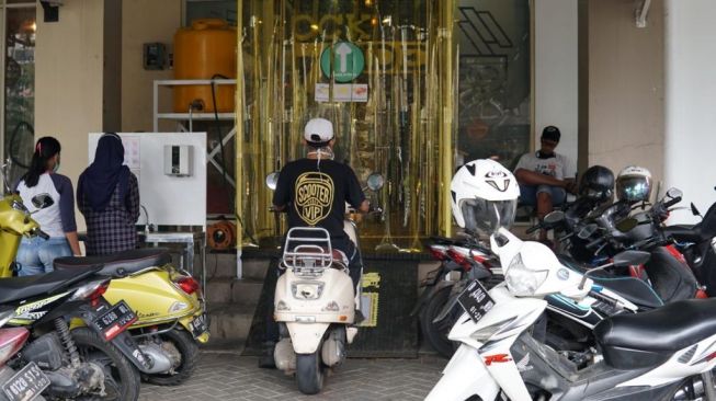 Antiseptik Chamber wajib dilewati ketika masuk ke Scooter VIP