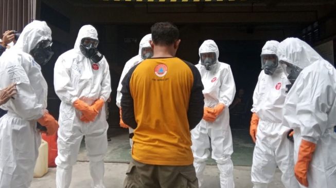 Tim Gugus Tugas Penanganan Covid-19 DIY berdoa sebelum melakukan aktivitas. - (SuaraJogja.id/HO-dok TRC BPBD DIY)