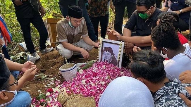 Pemakaman Didi Kempot [Instagram Sobat Ambyar Indonesia]