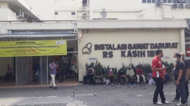 Warga Solo Ramai-ramai Melayat Jenazah Didi Kempot di RS Kasih Ibu Solo