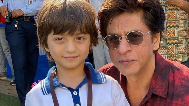 Shahrukh Khan dan putranya, AbRam Khan. [Instagram]