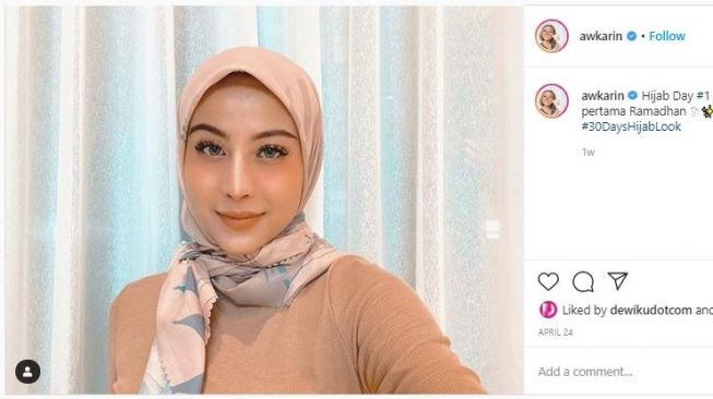 Gaya Hijab Awkarin (instagram.com/awkarin)