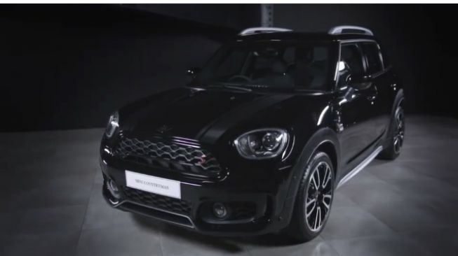 New MINI Countryman Blackheath Edition dengan warna Blackheath [Instagram: @mini_indonesia].