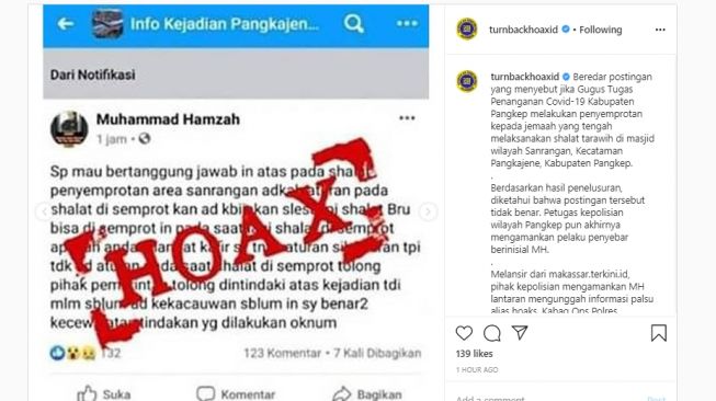 Kabar hoax soal penyemprotan jamaah salat Tarawih oleh Satgas Covid-19 Pangkep. (Instagram/Turnbackhoax.id)