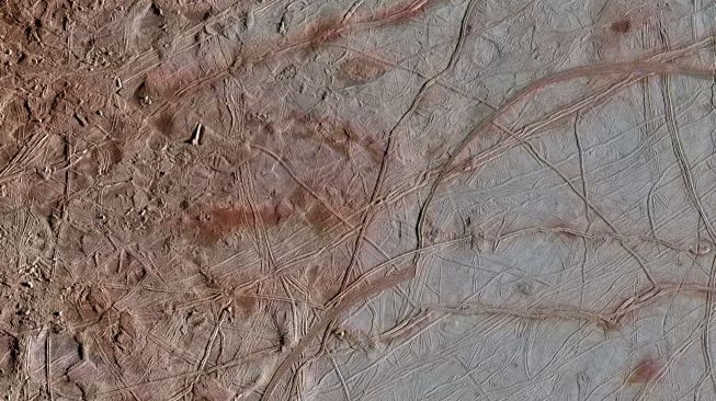 Penampakan Bulan Keenam Jupiter, Europa. [NASA]