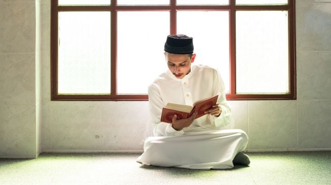 6 Adab yang Harus Diperhatikan Saat Mempelajari Al-Qur’an