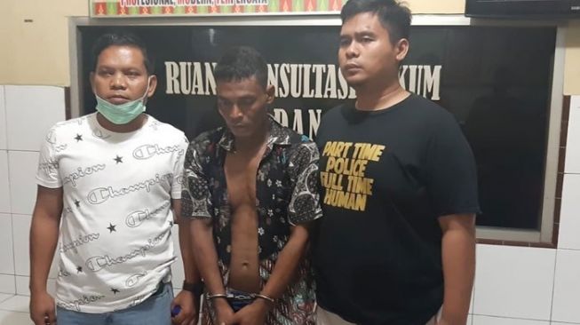 Preman Bentak-bentak Polisi di Jalan, Tapi Mewek Minta Maaf Sesudah Diciduk