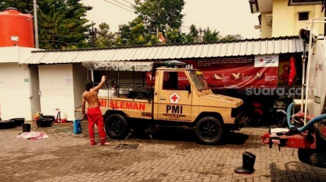 Cerita Armada PMI Sleman, Kijang Coklat Butut yang Dijaga 12 Roh