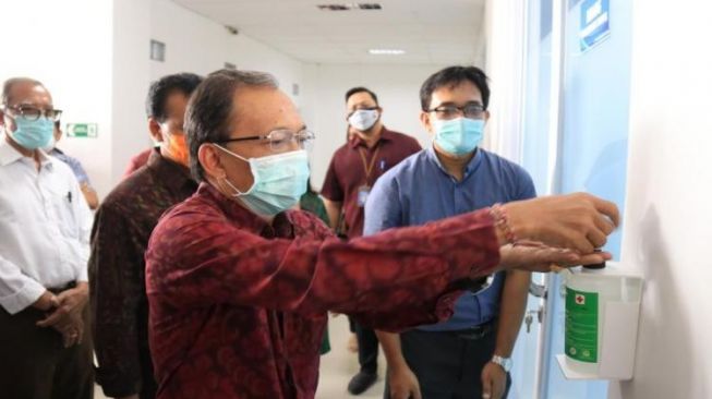 Tingkatkan Kapasitas Uji Sampel Swab, Gubernur Koster Resmikan 2 Lab