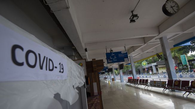 Suasana Bandara Halim Perdanakusuma yang lengang di Jakarta, Kamis (7/5). [ANTARA FOTO/Aditya Pradana Putra]