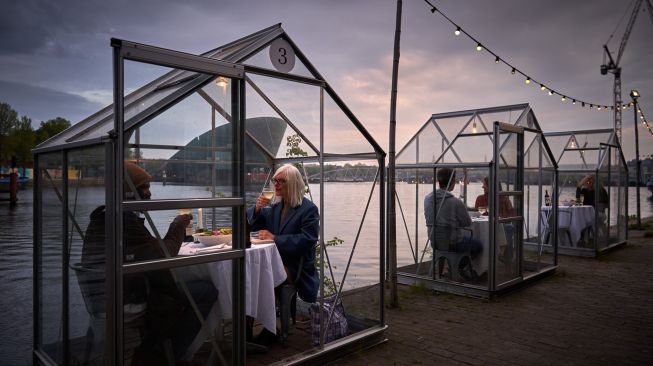 Restoran Anti Virus Corona di Amsterdam. (facebook.com/stichting.mediamatic)