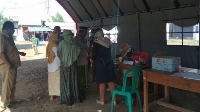 Pemerintah Kabupaten Lebak, Provinsi Banten memperketat jalur mudik untuk mencegah penyebaran virus corona atau COVID-19 dengan melibatkan TNI, Polri, Dinas Perhubungan, petugas medis dan Badan Penanggulangan Bencana Daerah (BPBD) [ANTARA/Mansyur S]