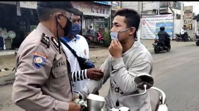 Dipukul Pemuda Tak Pakai Masker di Jonggol, Wajah Ketua Karang Taruna Lebam