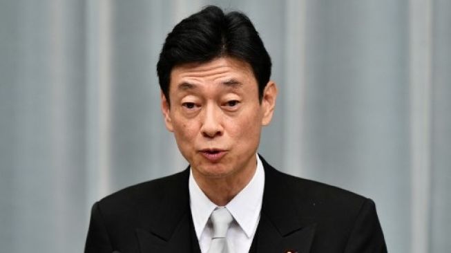 Menteri Ekonomi Jepang Yasutoshi Nishimura berbicara di depan anggota Parlemen. [AFP]