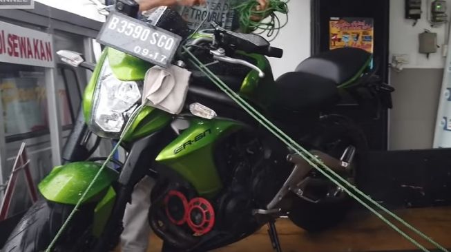 Motor Kawasaki ER-6n (Youtube-Zacky Mirza Channel)