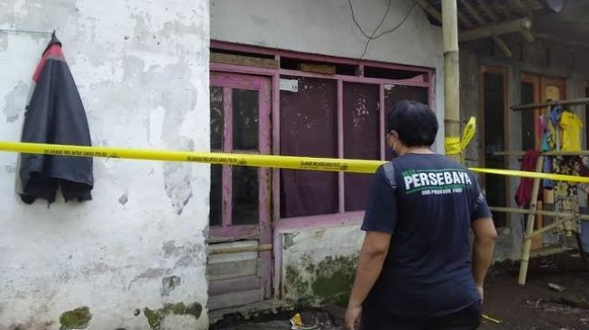 Bikin Geger! Suami Bunuh Diri, Khotijah Tewas Bersimbah Darah di Kamar