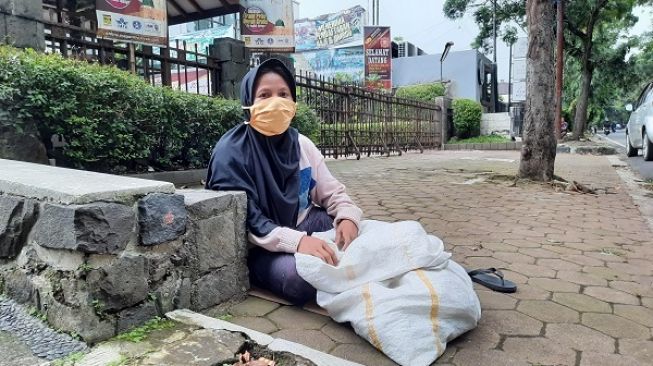 Kisah Eros Jatuh Miskin saat Wabah Corona, Akhirnya Jadi Manusia Karung