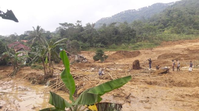 Bogor Diterjang Longsor, 1 Warga Tewas Tertimbun, 14 Rumah Rata Tanah