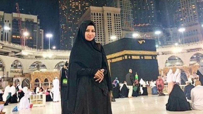 Umumkan Hijrah, Five Vi Minta Netizen Hapus Foto Lamanya Tanpa Hijab