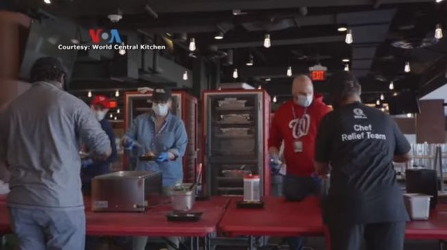 Koki Ternama AS Sulap Stadion Jadi Dapur untuk Bantu Warga Terdampak Corona
