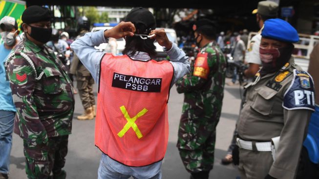 PSBB DKI Tindak 9.580 Pelanggar, 17 Pabrik dan 31 Kantor Ikut Diberi Sanksi