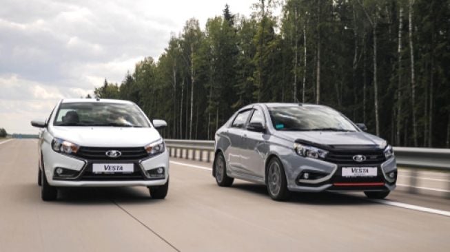 Dua produk andalan Lada yang marak tahun lalu, Lada Vesta Sport dan Lada Vesta 1.6. Sebagai ilustrasi [Shutterstock].  