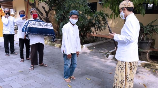 Tradisi Jamasan Cirebon, Gerbong Maleman Dibawa ke Makam Sunan Gunung Jati